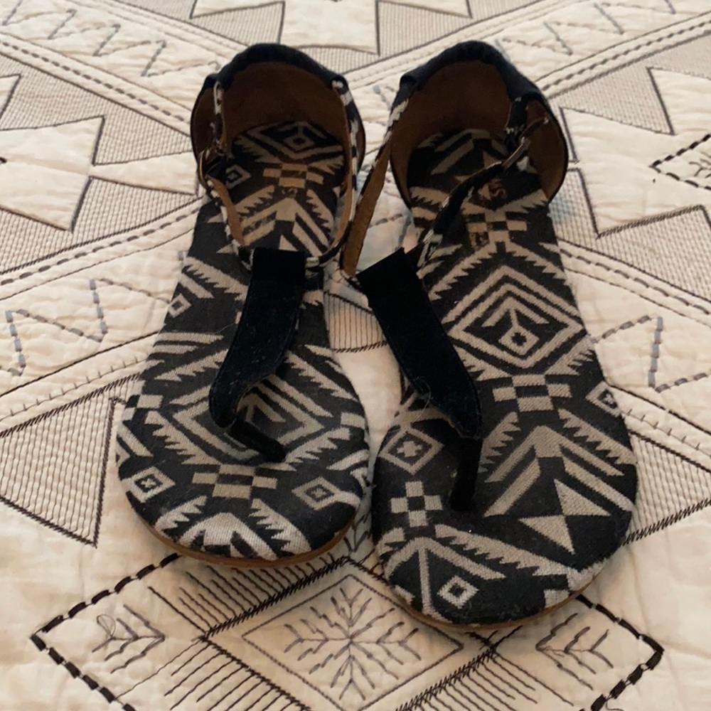 Toms tribal black flats Aztec print